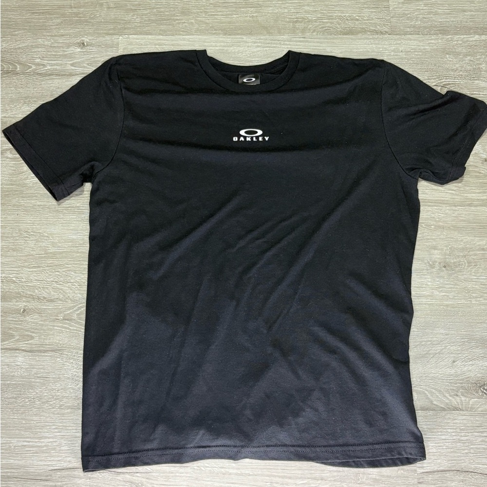 Vintage Oakley Men's Black T-Shirt